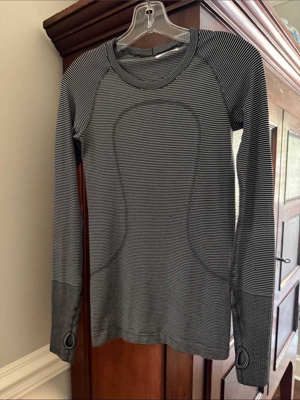 Lululemon Striped Black and White Long-Sleeve Women's Swiftly Top - size 4
